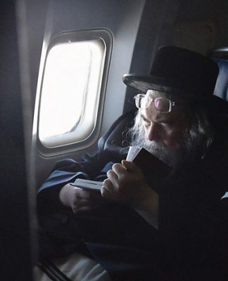 The Belzer Rebbe Leads an Awe-Inspiring Shabbos in London