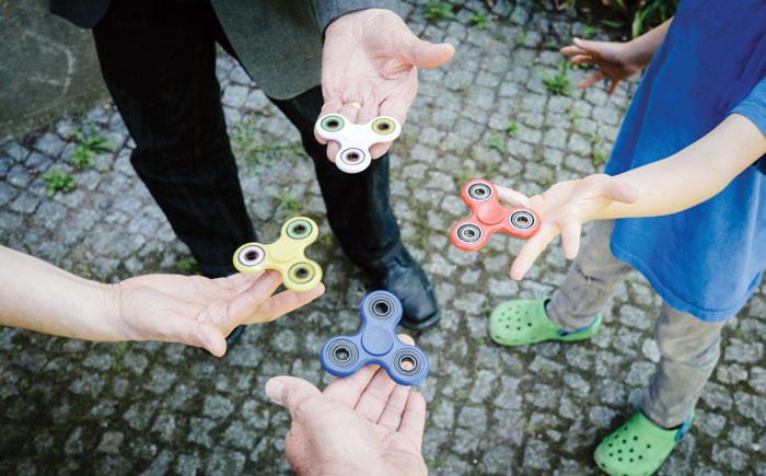 Fidget spinners, the latest distraction craze, explained - Vox