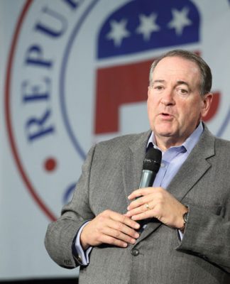 Mike Huckabee Helps Promote Day of Prayer // Former governor and presidential candidate pens op-ed in support of Acheinu’s day of Jewish unity