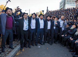 The Messengers Return // 35th Kinus Hashluchim brings thousands to rejoice, remember