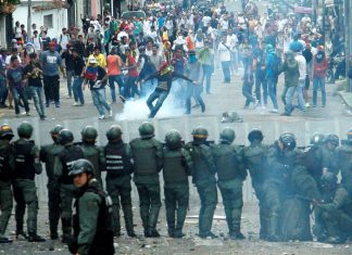 Community Amid Venezuela’s Chaos // The rosh hakahal of Caracas and other Venezuelans talk about how Jewish life is continuing