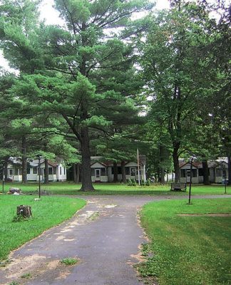 Green with Envy // Are bungalow colonies fertile breeding grounds for jealousy?