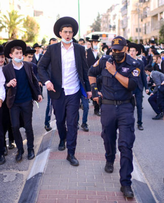 Bedlam in Bnei Brak // Mayor Avraham Rubinstein talks about his city’s recent chaos and coronavirus strategy