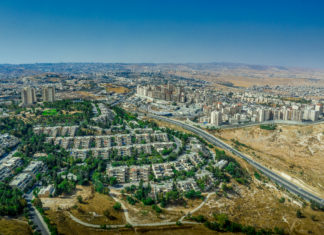 Not Who They Claimed to Be // A missionizing couple is exposed in Yerushalayim